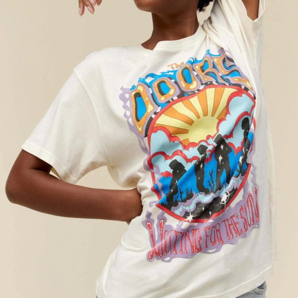 Daydreamer The Doors Waiting for the Sun Boyfriend Tee